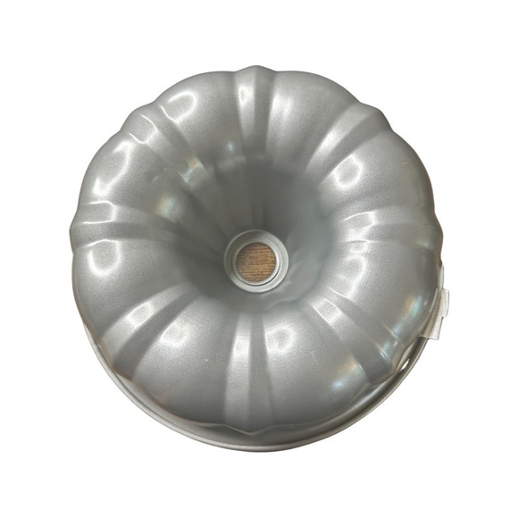 Cooking Light Non - Stick Tube Pan (NWT) 🥮 - Picture 2 of 7